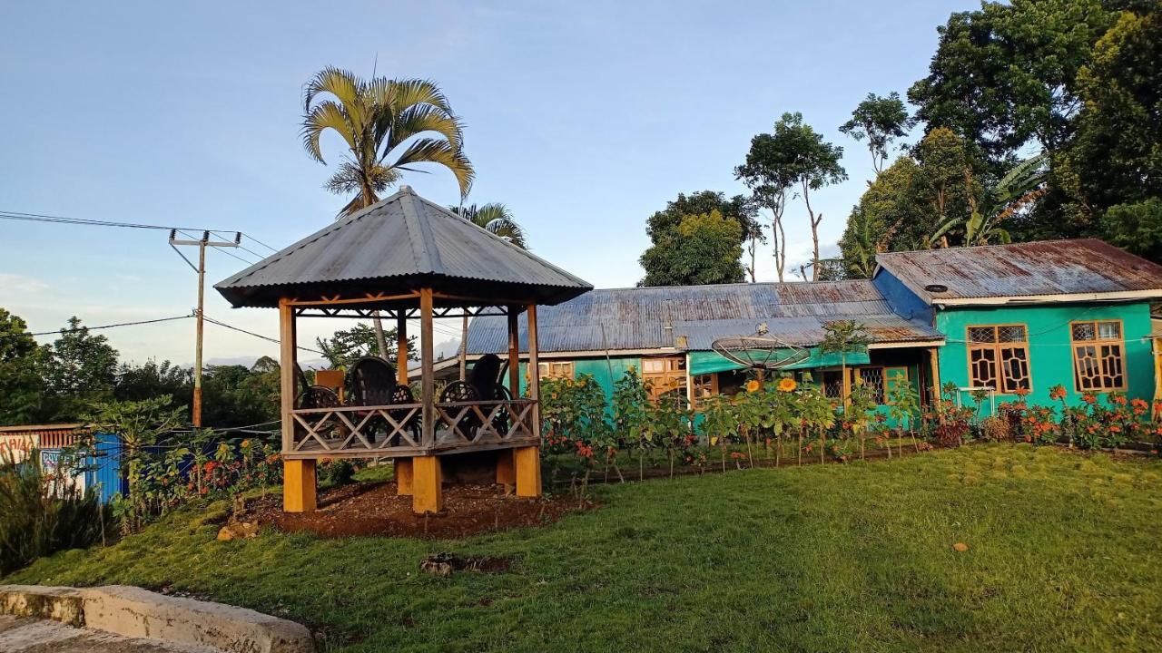 Ferienwohnung Hobbit Hill Ruteng Exterior foto