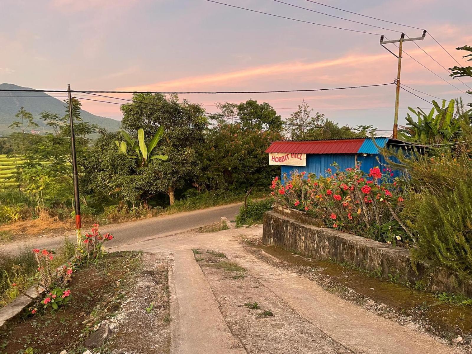 Ferienwohnung Hobbit Hill Ruteng Exterior foto